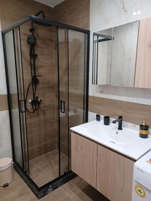 Luxury Apartment With Balcony Митилини Экстерьер фото